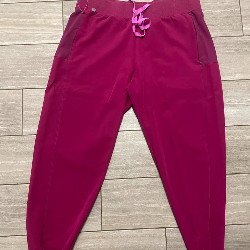 FIGS women's Dark Magenta Cambridge - Petite Slim Jogger Scrub Pants - L - P